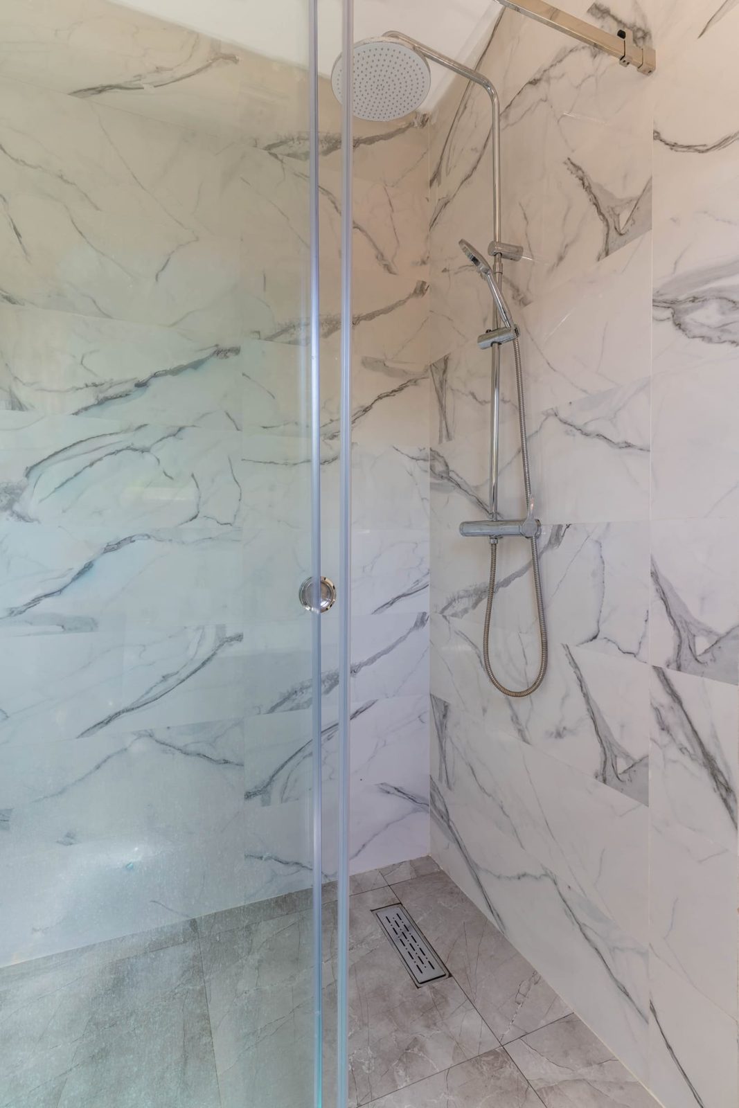 Ruime inloopdouche — Villa Sakinah Marrakech