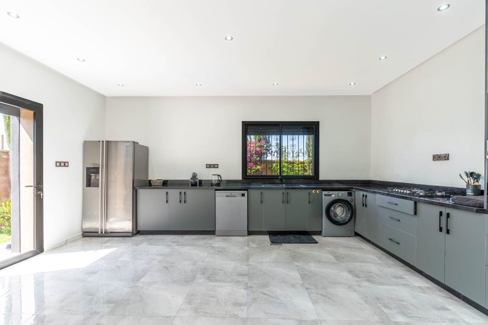 Volledig uitgeruste keuken met wasmachine — Villa Sakinah Marrakech